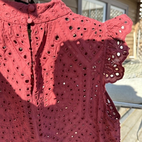 L Banana Republic cranberry eyelet cotton top w high collar and flare sleeves - Picture 4 of 6